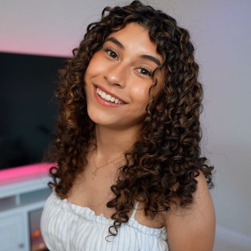 Jenny Hoyos '24